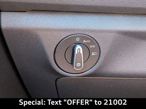Used 2021 Volkswagen Jetta SE FWD image 31