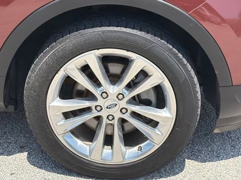 Used 2018 Ford Explorer XLT w/ Equipment Group 201A AWD/4WD image 11