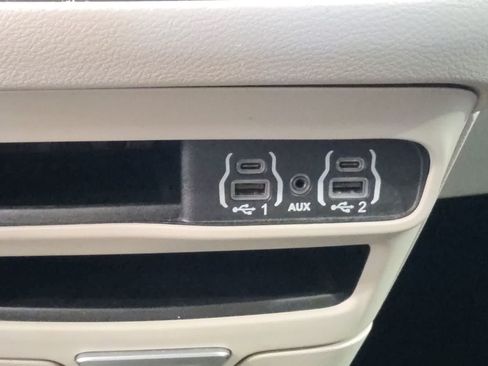 Used 2024 Chrysler Pacifica Touring-L FWD image 25