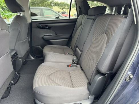 Certified 2025 Toyota Highlander LE FWD image 28