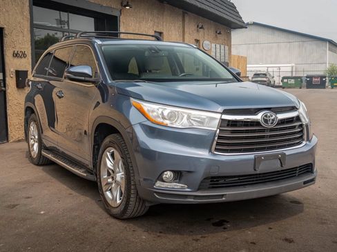 Used 2015 Toyota Highlander Limited Platinum AWD/4WD image 4