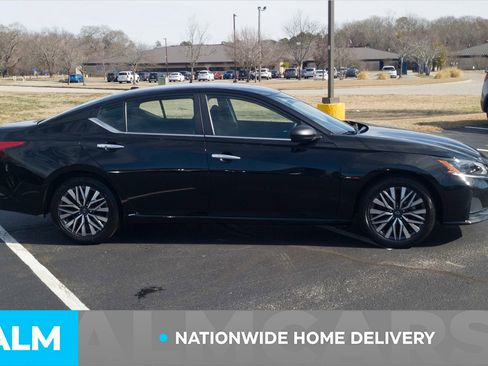 Used 2024 Nissan Altima 2.5 SV image 4