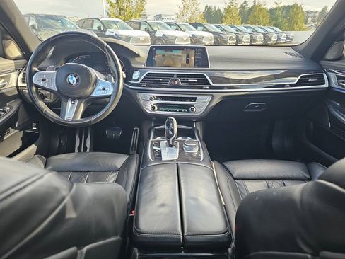Used 2022 BMW 750i xDrive w/ M Sport Package image 21