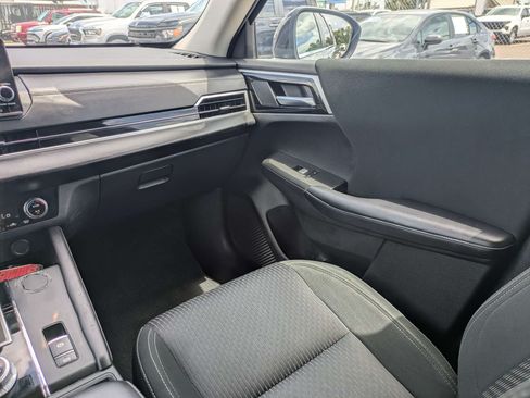 Used 2024 Mitsubishi Outlander ES AWD/4WD image 16