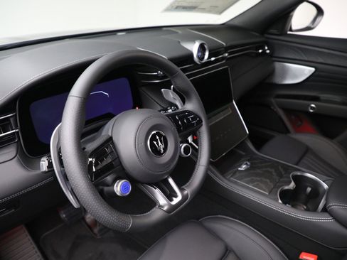 New 2025 Maserati Grecale GT image 13