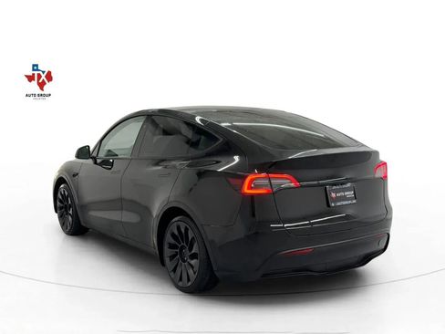 Used 2024 Tesla Model Y 2WD image 4