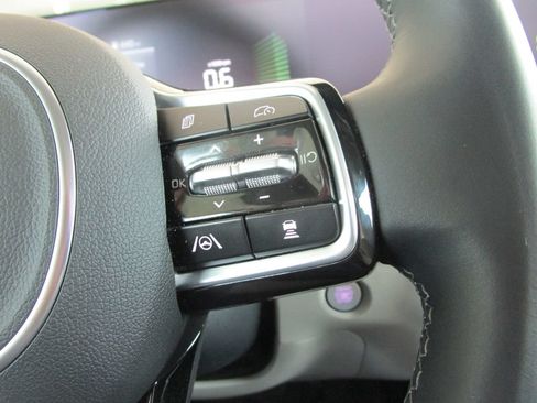 Used 2025 Kia Sorento S w/ Panoramic Sunroof Package FWD image 35