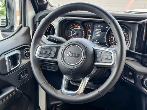 Used 2025 Jeep Wrangler Unlimited Sahara AWD/4WD image 13