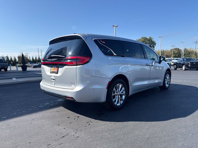 Used 2023 Chrysler Pacifica Touring-L AWD/4WD image 7