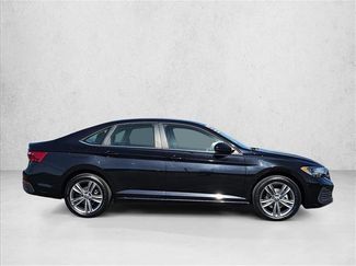 Used 2024 Volkswagen Jetta SE FWD video 4
