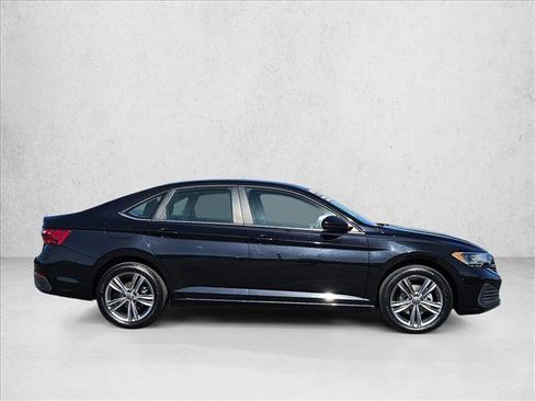 Used 2024 Volkswagen Jetta SE FWD image 4