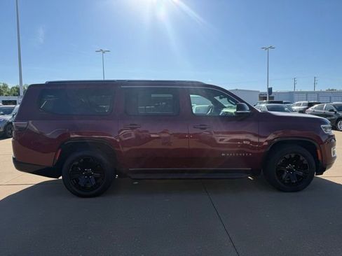 Used 2023 Jeep Wagoneer L Series II AWD/4WD image 2