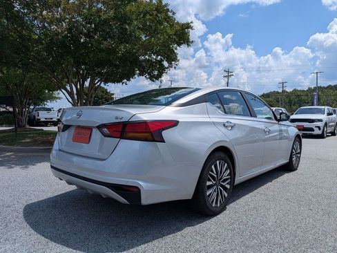 Used 2024 Nissan Altima 2.5 SV FWD image 8