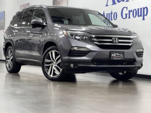 Used 2017 Honda Pilot Touring image 1