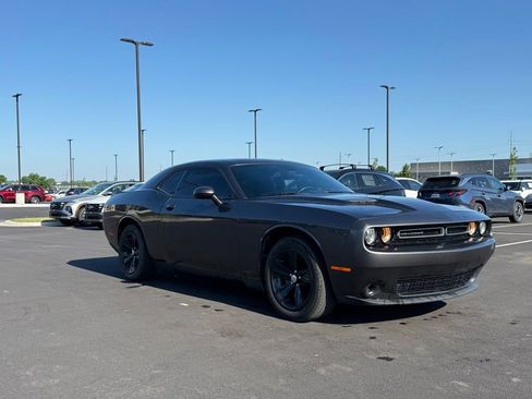 Used 2021 Dodge Challenger SXT RWD image 3