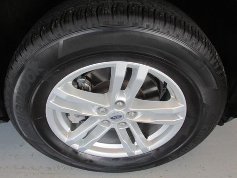 Certified 2022 Ford Explorer XLT w/ Equipment Group 202A image 15