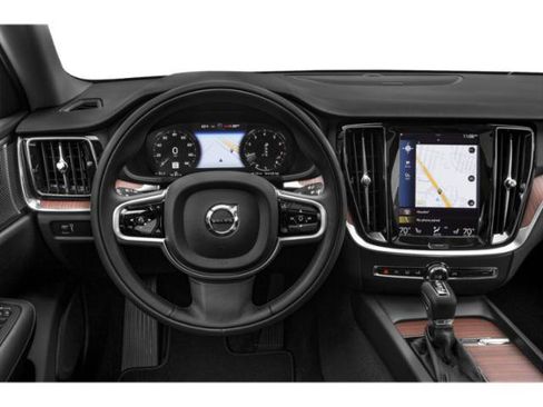 Used 2020 Volvo S60 T5 Momentum FWD image 7