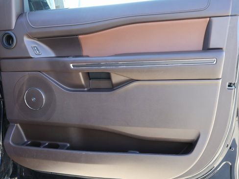 Used 2024 Ford Expedition King Ranch image 8