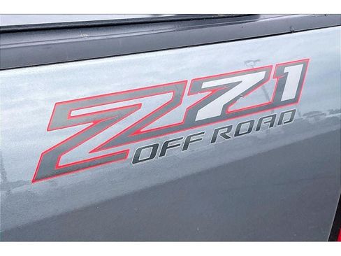 Used 2022 Chevrolet Colorado Z71 AWD/4WD image 9