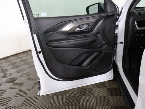 Used 2024 GMC Terrain SLE FWD image 20