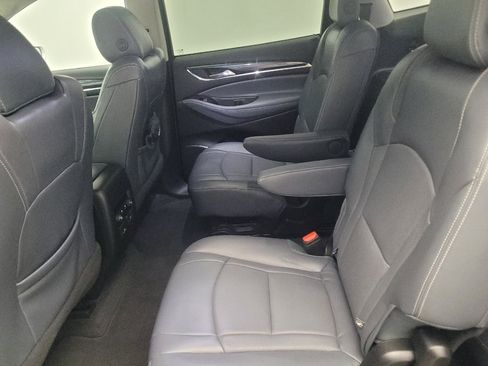 Used 2018 Buick Enclave Essence image 18