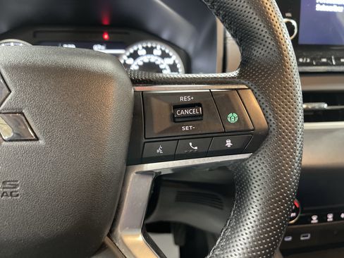 Used 2024 Mitsubishi Outlander SE image 20