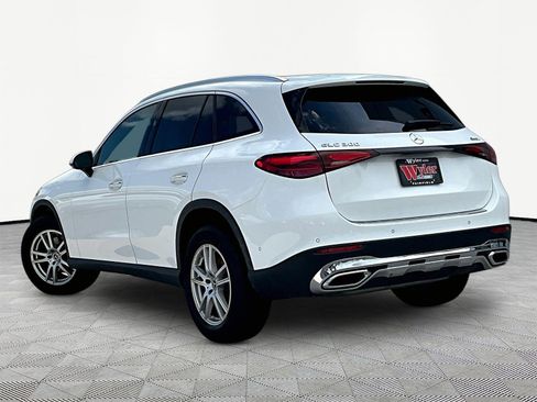 Used 2025 Mercedes-Benz GLC 300 4MATIC image 4