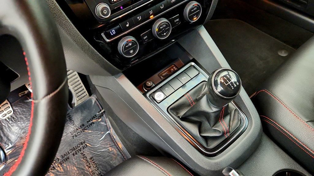 Used 2017 Volkswagen Jetta GLI FWD image 17