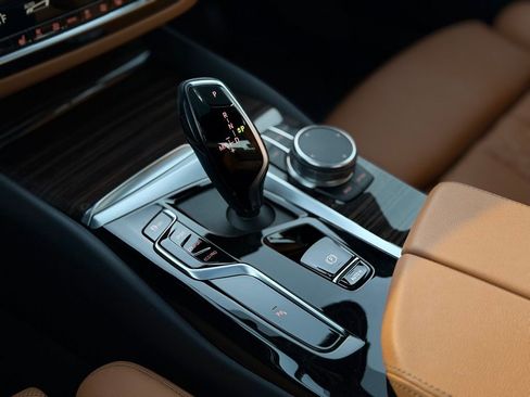 Certified 2023 BMW 530i xDrive w/ Premium Package image 17