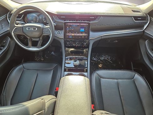 Used 2023 Jeep Grand Cherokee L Limited AWD/4WD image 19