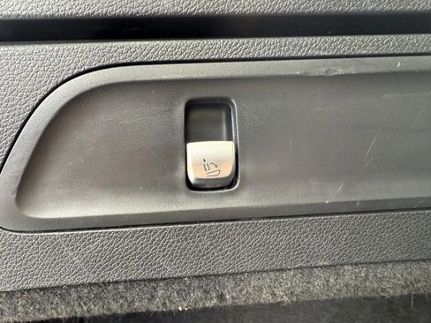 Used 2022 Mercedes-Benz GLC 300 4MATIC w/ Premium Package Lite image 41