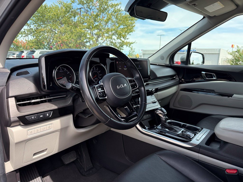 Used 2022 Kia Carnival EX FWD image 5