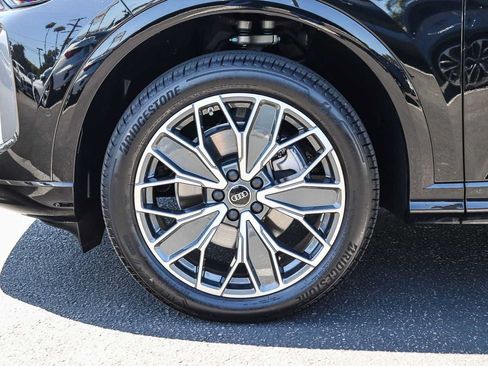 Used 2025 Audi Q5 Premium Plus w/ Premium Plus AWD/4WD image 9