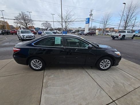 Used 2017 Toyota Camry LE image 2