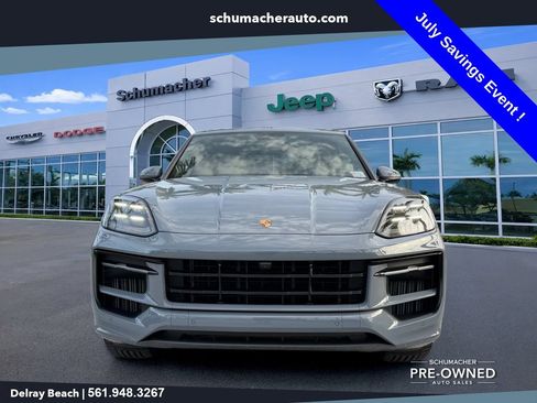 Used 2026 Porsche Cayenne GTS AWD/4WD image 2
