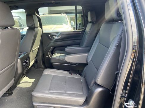 Used 2024 Chevrolet Suburban Z71 w/ Luxury Package image 15