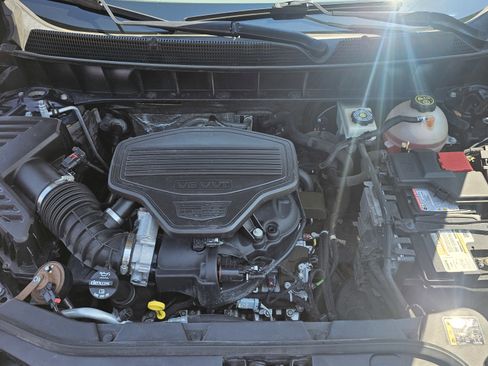 Used 2017 Cadillac XT5 Luxury w/ Driver Awareness Package image 17