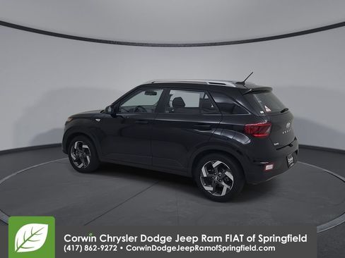 Used 2025 Hyundai Venue SEL FWD image 10