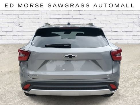 Certified 2025 Chevrolet Trax LT w/ Driver Confidence Package image 3