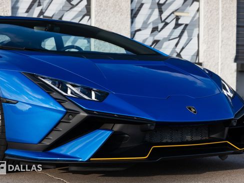 Used 2023 Lamborghini Huracan Tecnica image 2