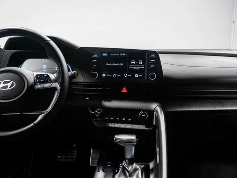 Used 2025 Hyundai Elantra Sport FWD image 13