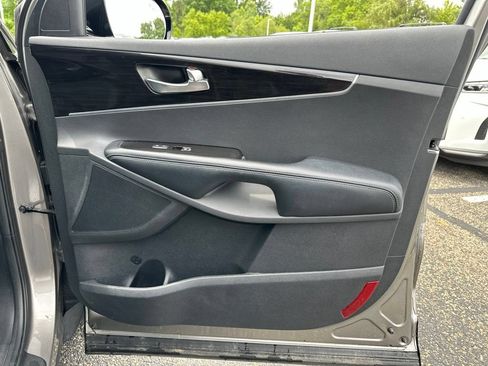 Used 2019 Kia Sorento AWD V6 image 19