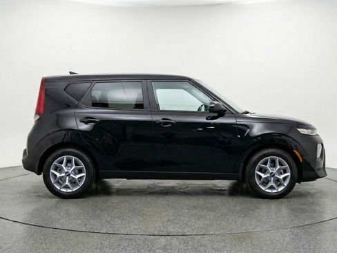 Used 2025 Kia Soul LX w/ LX Technology Package image 11