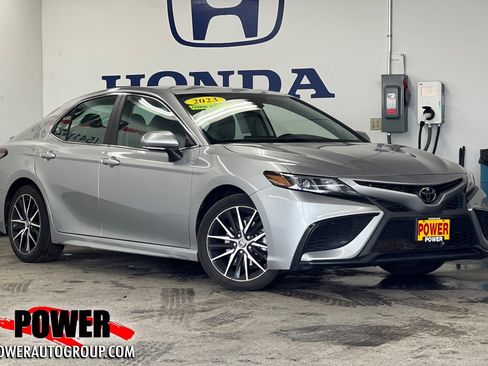 Used 2023 Toyota Camry SE image 1