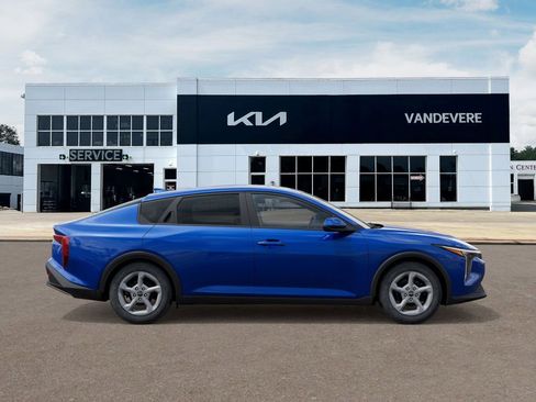 New 2025 Kia K4 LX image 7