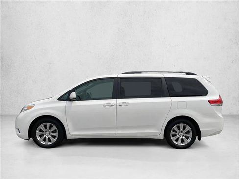 Used 2012 Toyota Sienna XLE AWD/4WD image 7
