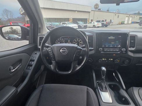 Used 2022 Nissan Frontier SV w/ Technology Package image 7