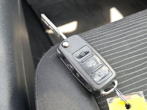 Used 2013 Volkswagen Tiguan S AWD/4WD image 32