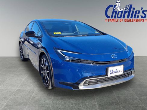 Used 2025 Toyota Prius Plug-In Hybrid image 3