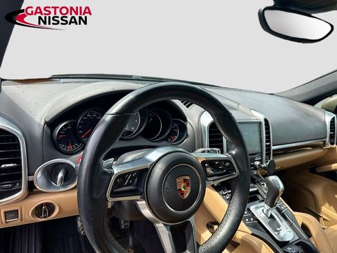 Used 2018 Porsche Cayenne S w/ Premium Package Plus AWD/4WD image 11